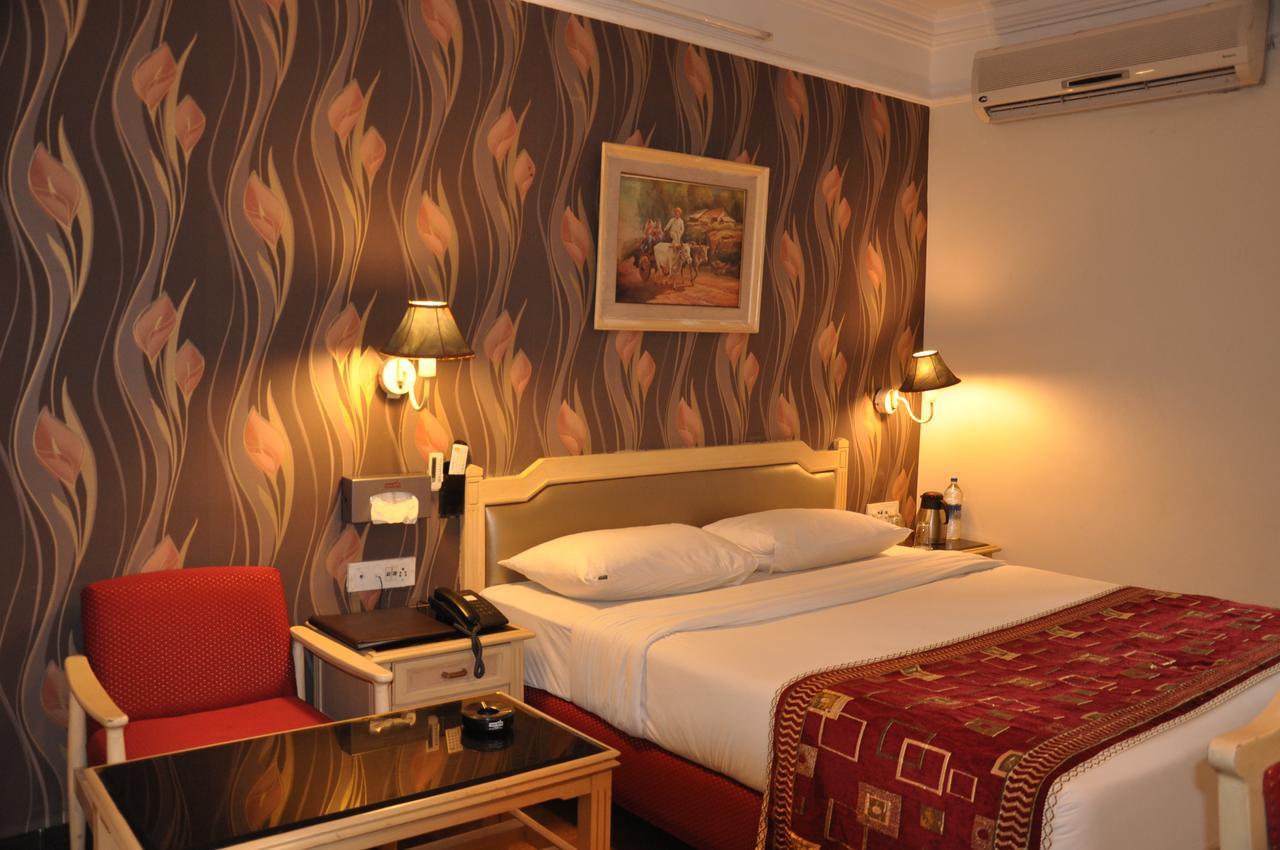 Hotel Sovereign Daman Exterior photo
